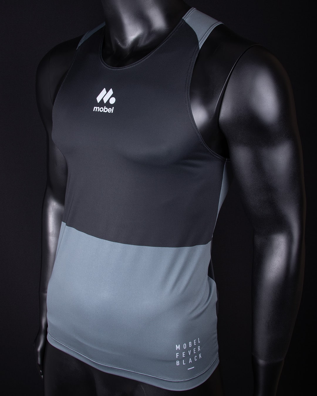 Camiseta-atletismo-tirantes-FEVER-BLACK-detalle-01-Mobel-Sport